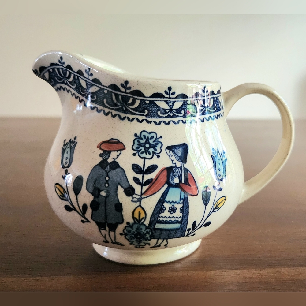 Hearts & Flowers Smooth by JOHNSON BROTHERS Staffordshire Coffee Creamer Pitcher